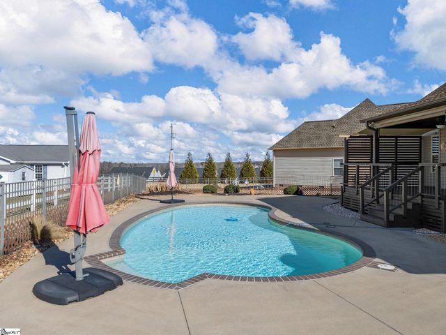 335 War Emblem Drive, Boiling Springs, SC 29316