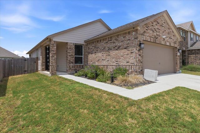 223 Pitkin DR, Lockhart, TX 78644