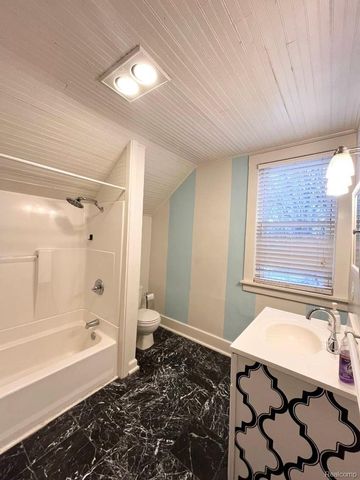 1314 E 12 Mile Road, Royal Oak, MI 48073