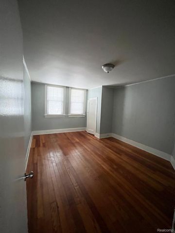 1314 E 12 Mile Road, Royal Oak, MI 48073