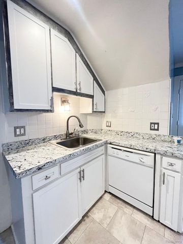 1314 E 12 Mile Road, Royal Oak, MI 48073