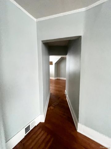 1314 E 12 Mile Road, Royal Oak, MI 48073