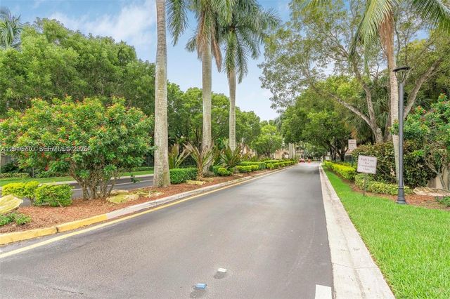 2482 Centergate Dr 104, Miramar, FL 33025