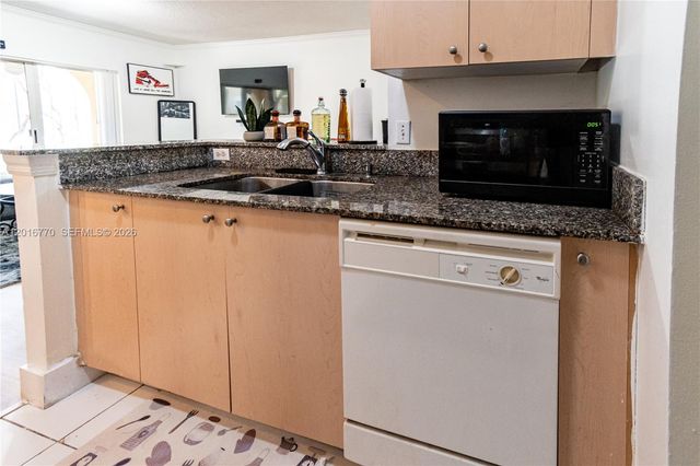 2482 Centergate Dr 104, Miramar, FL 33025