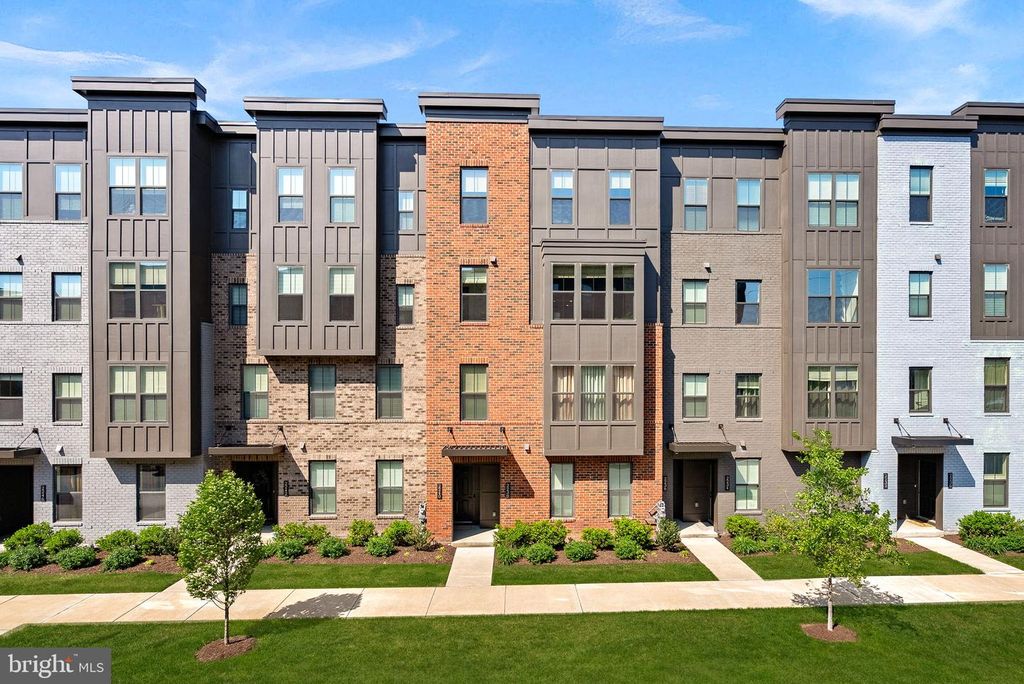 2240 WOODLAND GAP TER, Herndon, VA 20171