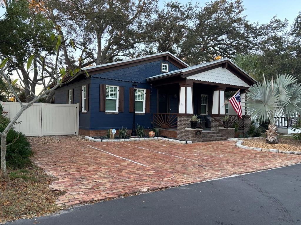 525 LEXINGTON STREET, Dunedin, FL 34698