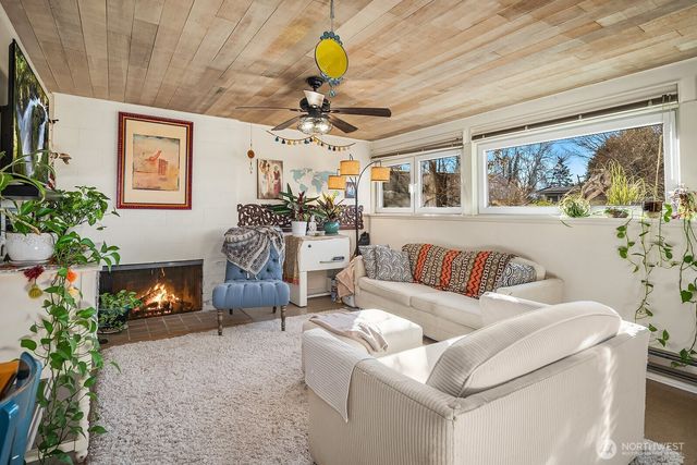 856 Stetson Ave, Kent, WA 98031