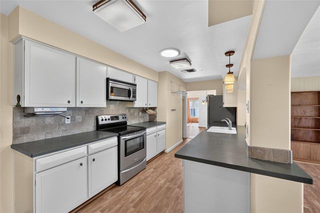 5216 SYDNEY ROAD, Fruitland Park, FL 34731
