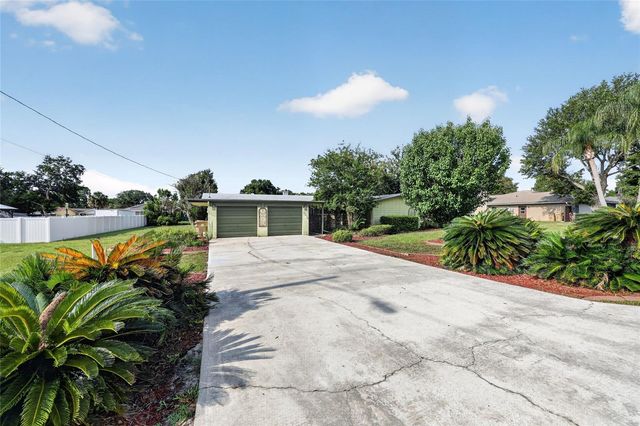 5216 SYDNEY ROAD, Fruitland Park, FL 34731