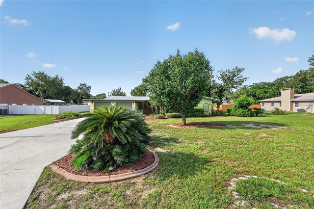 5216 SYDNEY ROAD, Fruitland Park, FL 34731