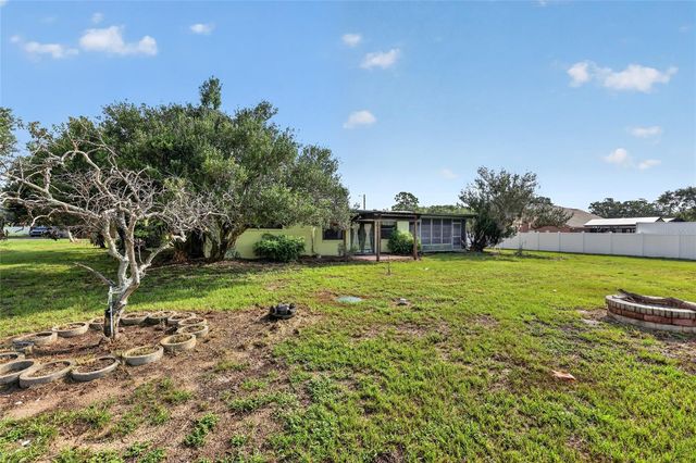 5216 SYDNEY ROAD, Fruitland Park, FL 34731