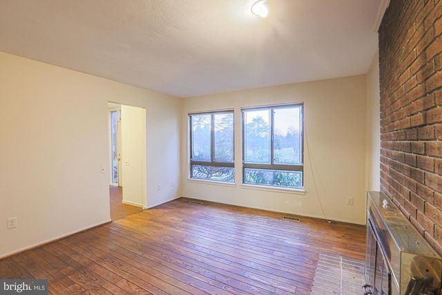 7617 7 MILE LN, Baltimore, MD 21208