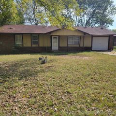 1004 NE 9th Street, Wagoner, OK 74467