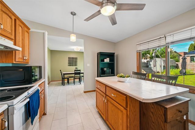 4633 White Pine Drive NE, Cedar Rapids, IA 52402