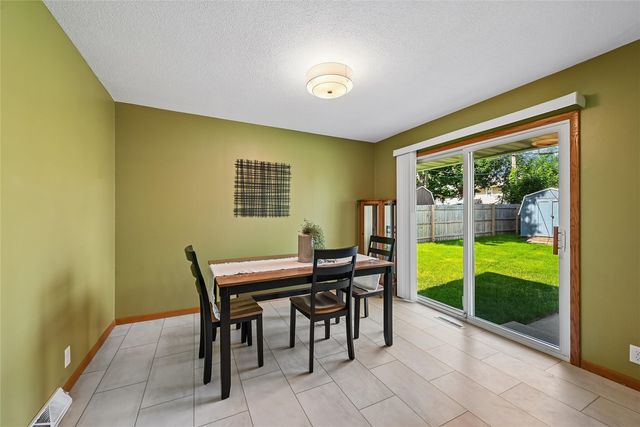 4633 White Pine Drive NE, Cedar Rapids, IA 52402