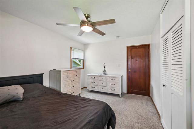 4633 White Pine Drive NE, Cedar Rapids, IA 52402