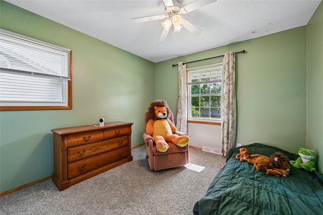 4633 White Pine Drive NE, Cedar Rapids, IA 52402