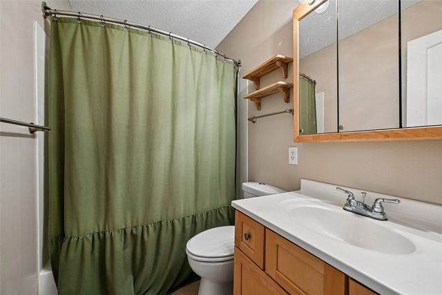 4633 White Pine Drive NE, Cedar Rapids, IA 52402