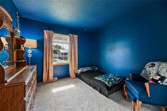 4633 White Pine Drive NE, Cedar Rapids, IA 52402