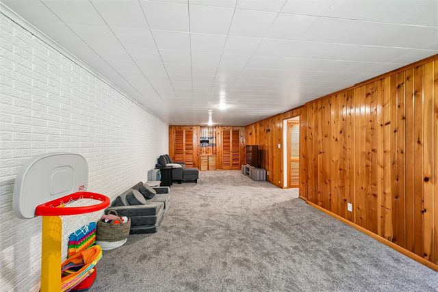 4633 White Pine Drive NE, Cedar Rapids, IA 52402