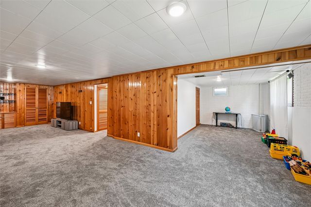 4633 White Pine Drive NE, Cedar Rapids, IA 52402