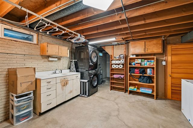 4633 White Pine Drive NE, Cedar Rapids, IA 52402
