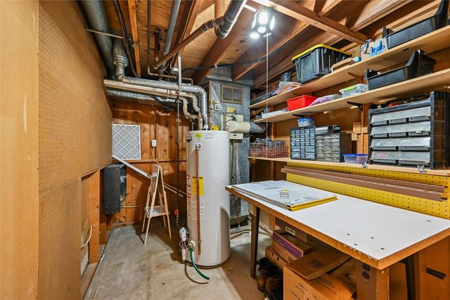 4633 White Pine Drive NE, Cedar Rapids, IA 52402