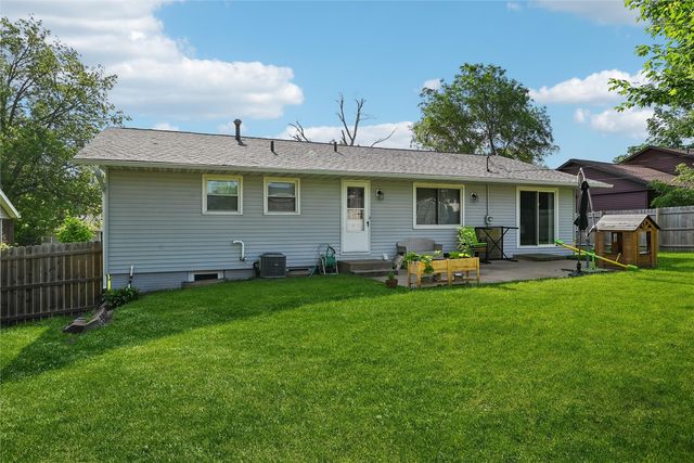 4633 White Pine Drive NE, Cedar Rapids, IA 52402