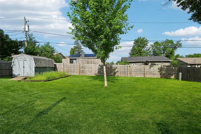 4633 White Pine Drive NE, Cedar Rapids, IA 52402