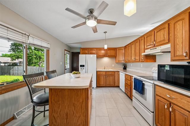 4633 White Pine Drive NE, Cedar Rapids, IA 52402