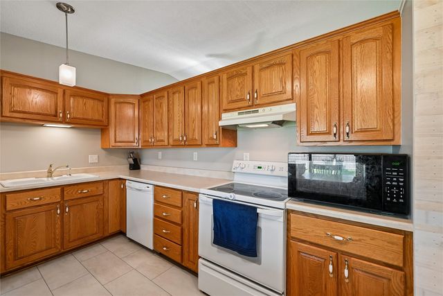 4633 White Pine Drive NE, Cedar Rapids, IA 52402