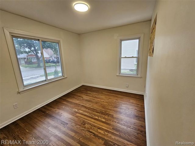 21237 Carlysle Street, Dearborn, MI 48124
