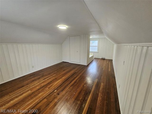 21237 Carlysle Street, Dearborn, MI 48124