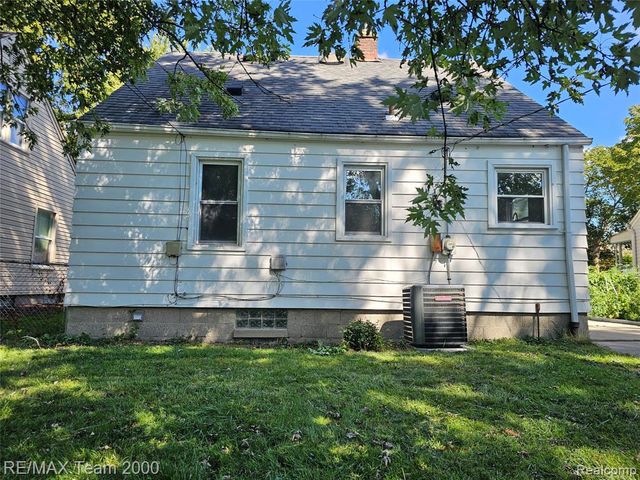 21237 Carlysle Street, Dearborn, MI 48124