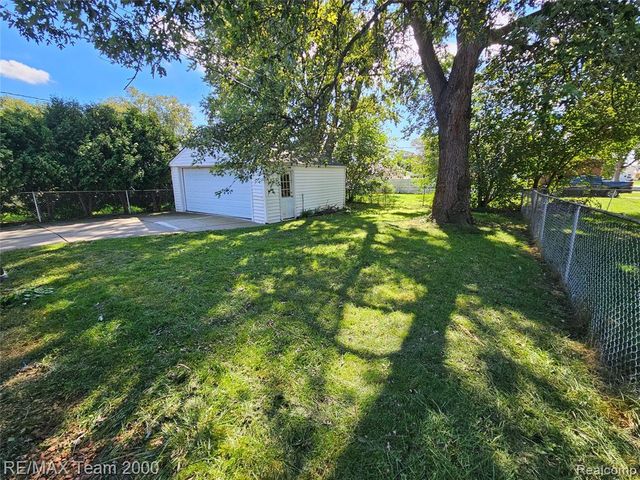 21237 Carlysle Street, Dearborn, MI 48124