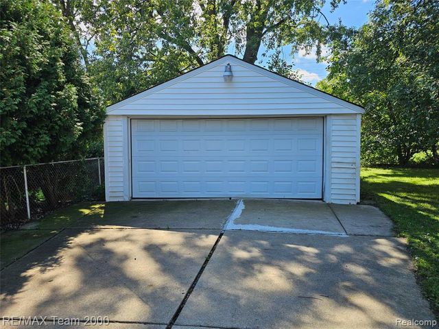 21237 Carlysle Street, Dearborn, MI 48124