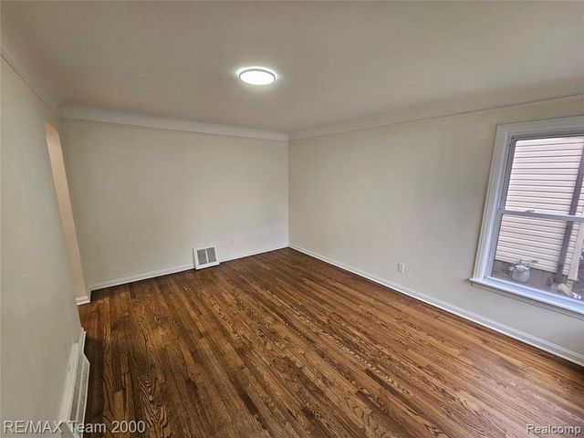 21237 Carlysle Street, Dearborn, MI 48124