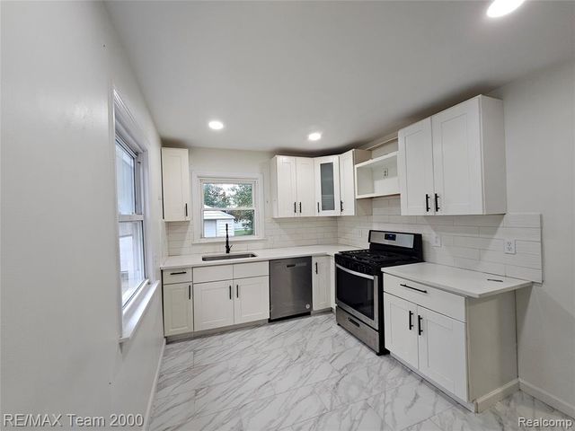 21237 Carlysle Street, Dearborn, MI 48124