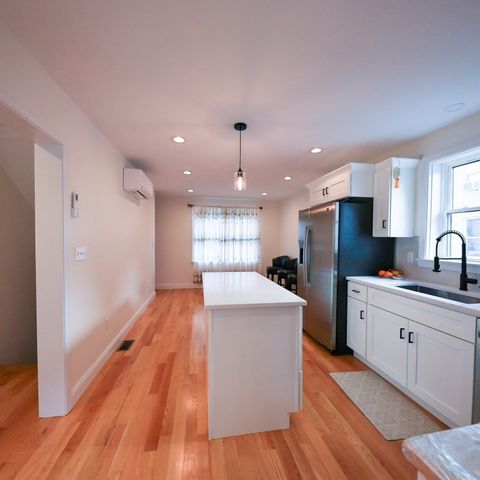 173 Westford St, Lowell, MA 01851