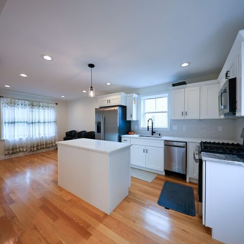 173 Westford St, Lowell, MA 01851