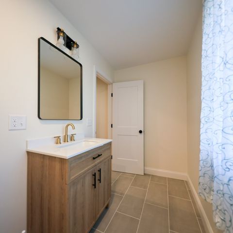 173 Westford St, Lowell, MA 01851