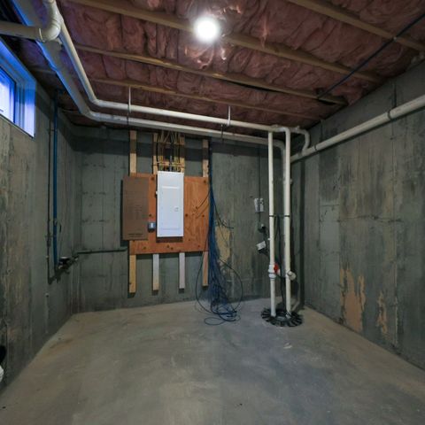 173 Westford St, Lowell, MA 01851