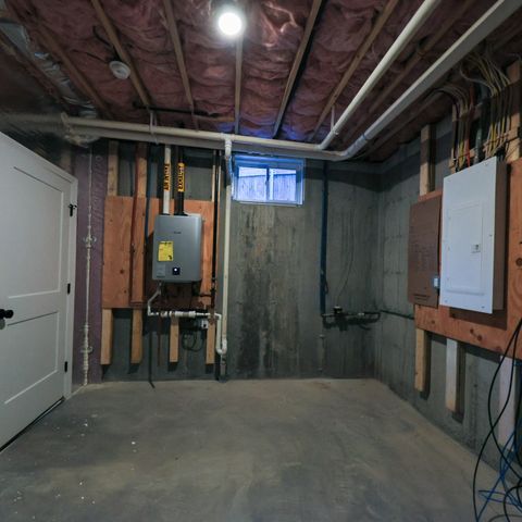 173 Westford St, Lowell, MA 01851