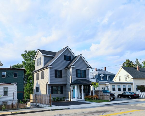 173 Westford St, Lowell, MA 01851