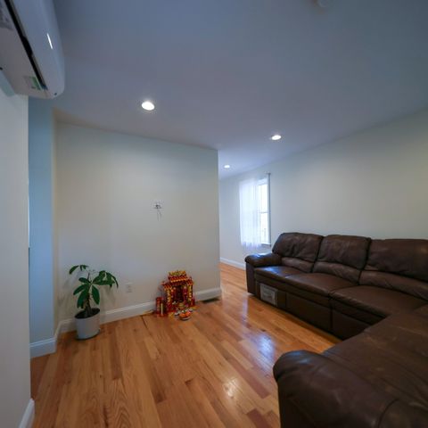 173 Westford St, Lowell, MA 01851