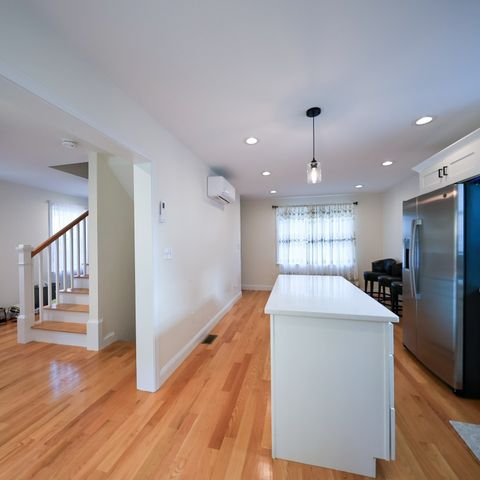 173 Westford St, Lowell, MA 01851