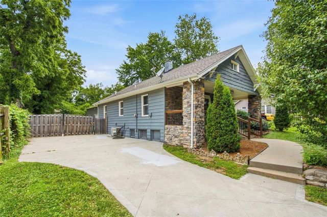 2916 N 52nd Street, Kansas City, KS 66104