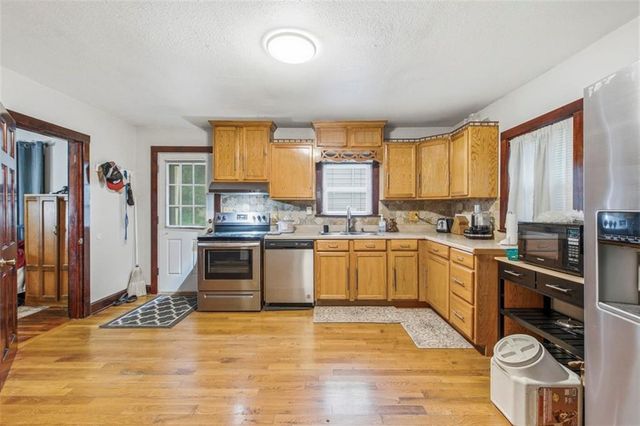 2916 N 52nd Street, Kansas City, KS 66104