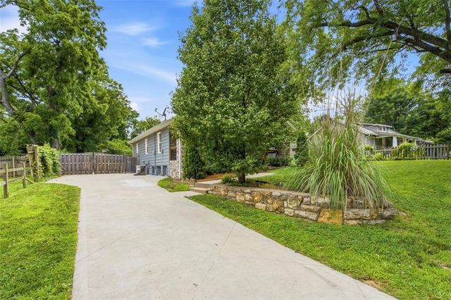 2916 N 52nd Street, Kansas City, KS 66104