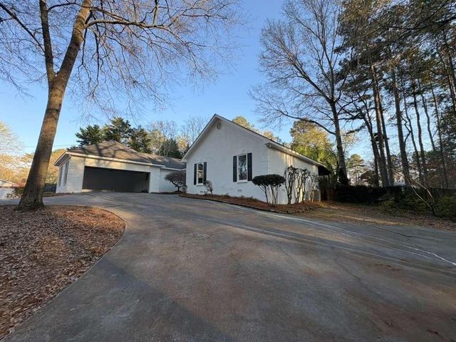 2518 W Mcintosh Road, Griffin, GA 30223